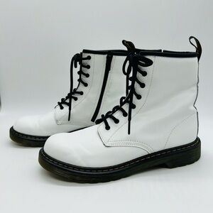 DR MARTENS UNISEX WHITE LEATHER 1460 BOOTS WOMEN SIZE 7 OR MENS SIZE 6